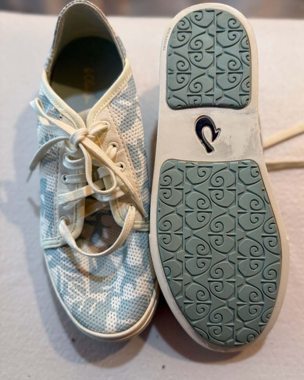 OluKai Pehuea Lī Size W6.5 Blue White Mesh Floral Sneaker Shoes